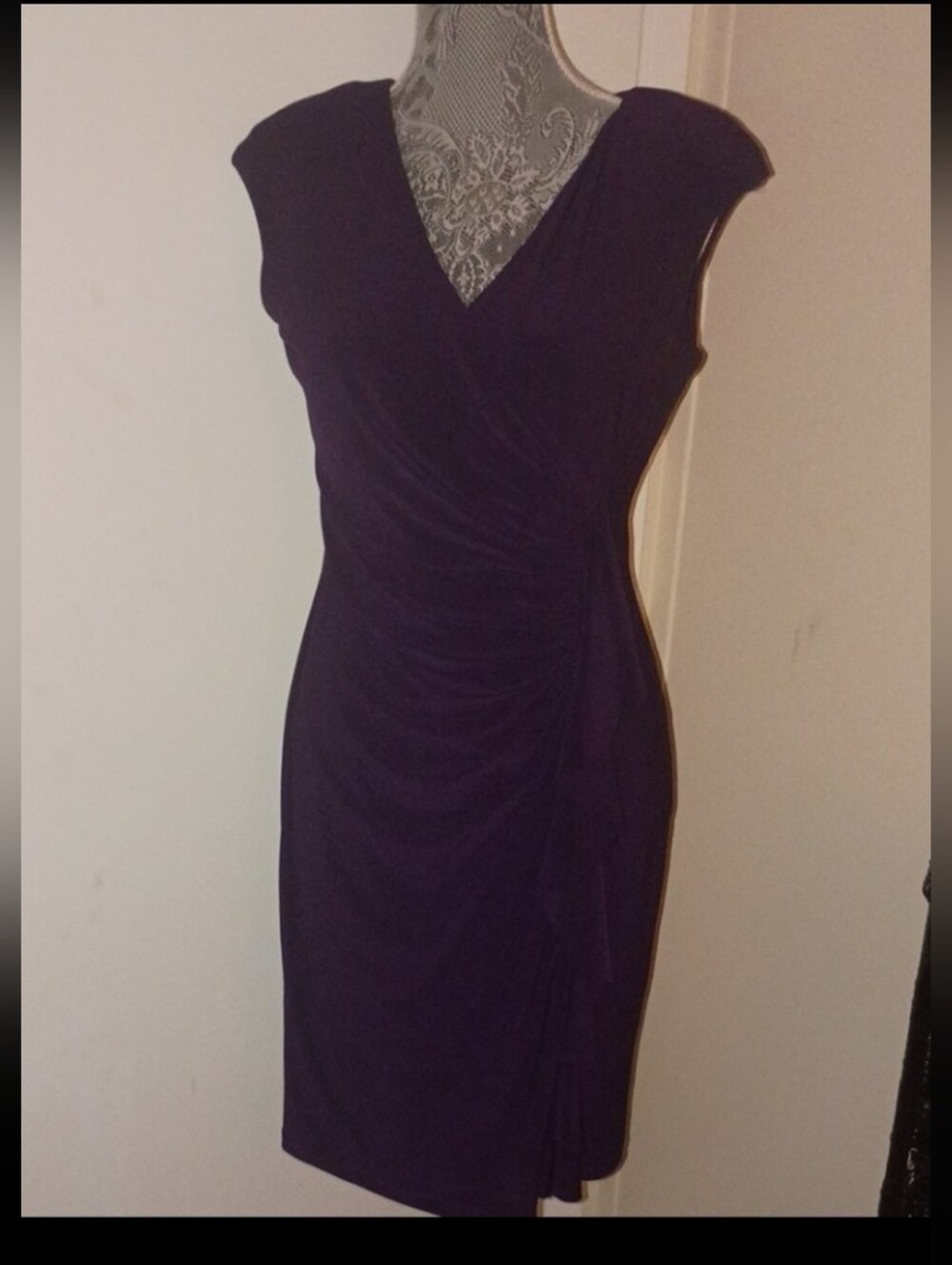 Anne Klein Plum V-Neck Ruched Flounced Faux Wrap Sheath Dress Size 8 Like New